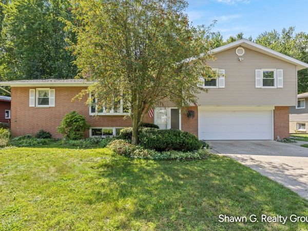 1490 Marwood Drive SE, Kentwood, MI 49508