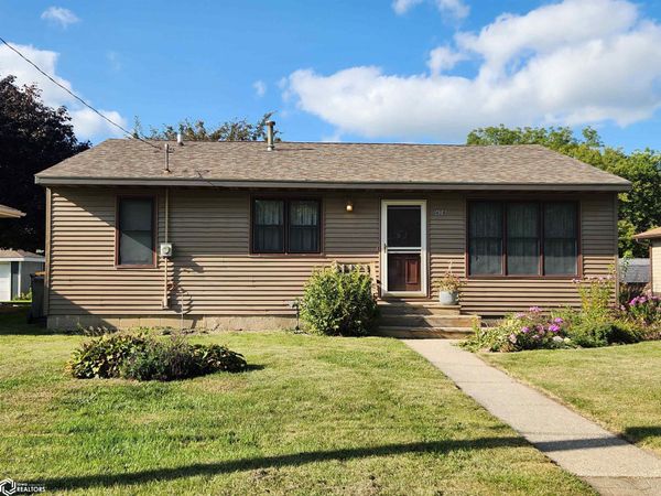 408 26th Street SW, Mason City, IA 50401