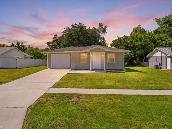 899 Ridgeway DR , NORTH FORT MYERS, FL 33903