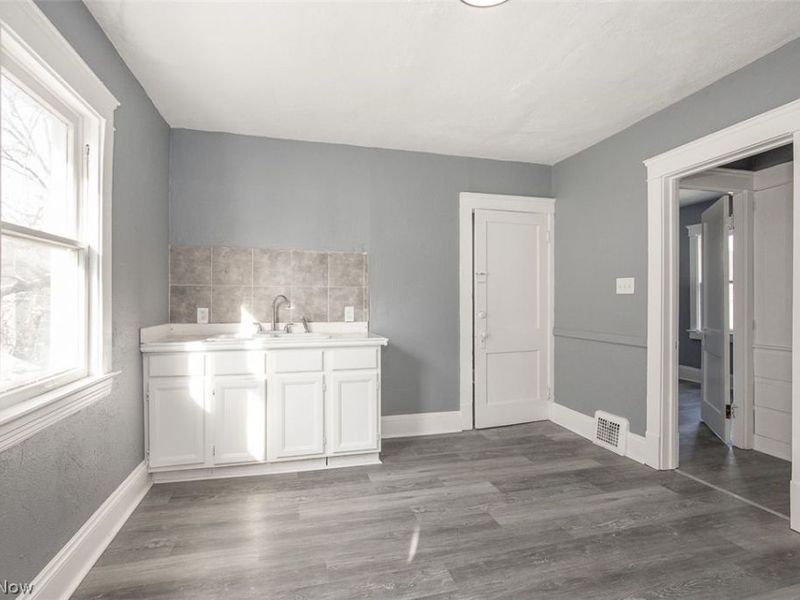 11429 Lardet Avenue, Cleveland, OH 44104 Photo 20