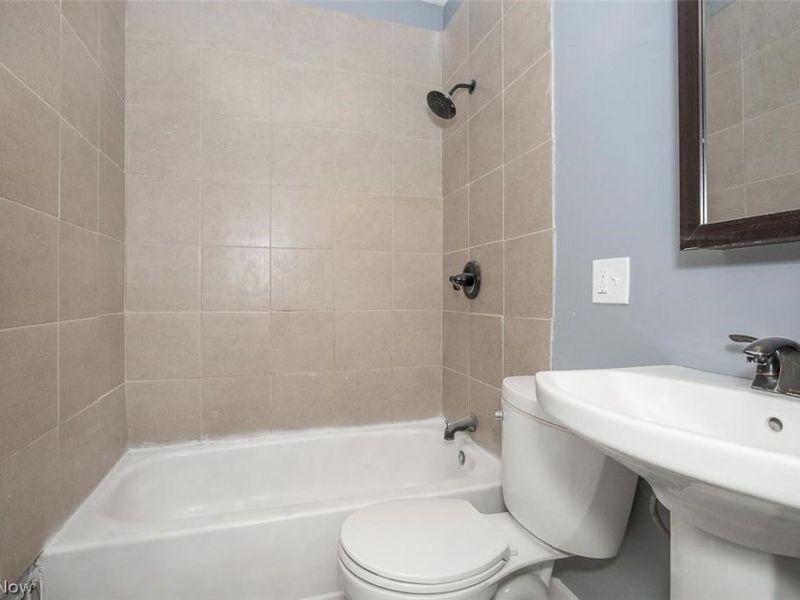 11429 Lardet Avenue, Cleveland, OH 44104 Photo 29