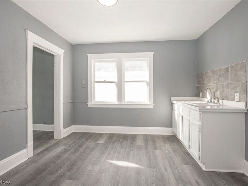 11429 Lardet Avenue, Cleveland, OH 44104 Photo 31