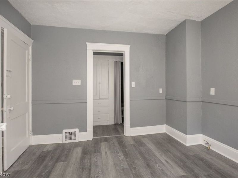 11429 Lardet Avenue, Cleveland, OH 44104 Photo 8