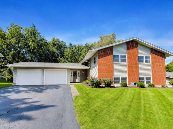6402 Bradley Drive , Woodridge, IL 60517