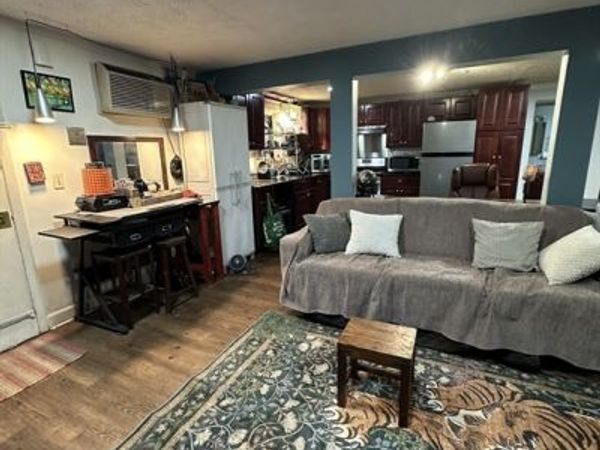 27 Hosmer St, Unit 1, Marlborough, MA 01752