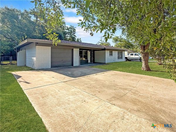 214 Crockett Street , Port Lavaca, TX 77979