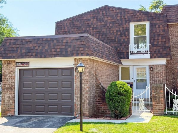 17W747 Standish Lane , Villa Park, IL 60181