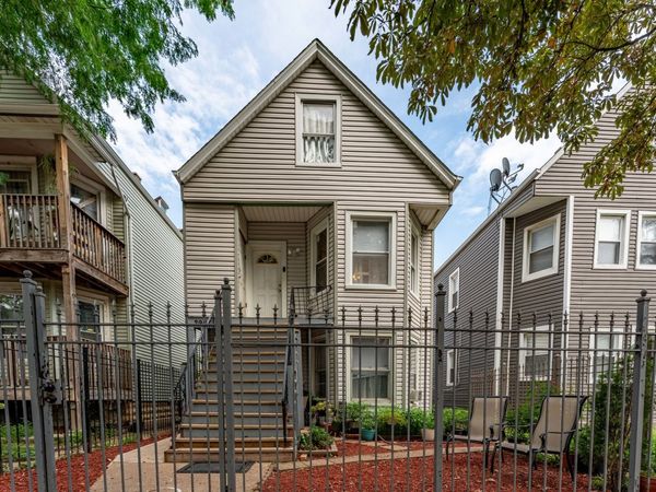 2927 N Avers Avenue , Chicago, IL 60618