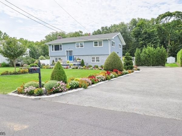 17 Corwin St, Roxbury, NJ 07847