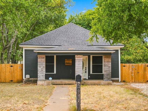 203 N Pendell Avenue, Cleburne, TX 76033