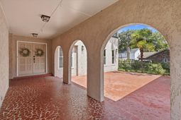 1082 Stonehenge Drive photo 4