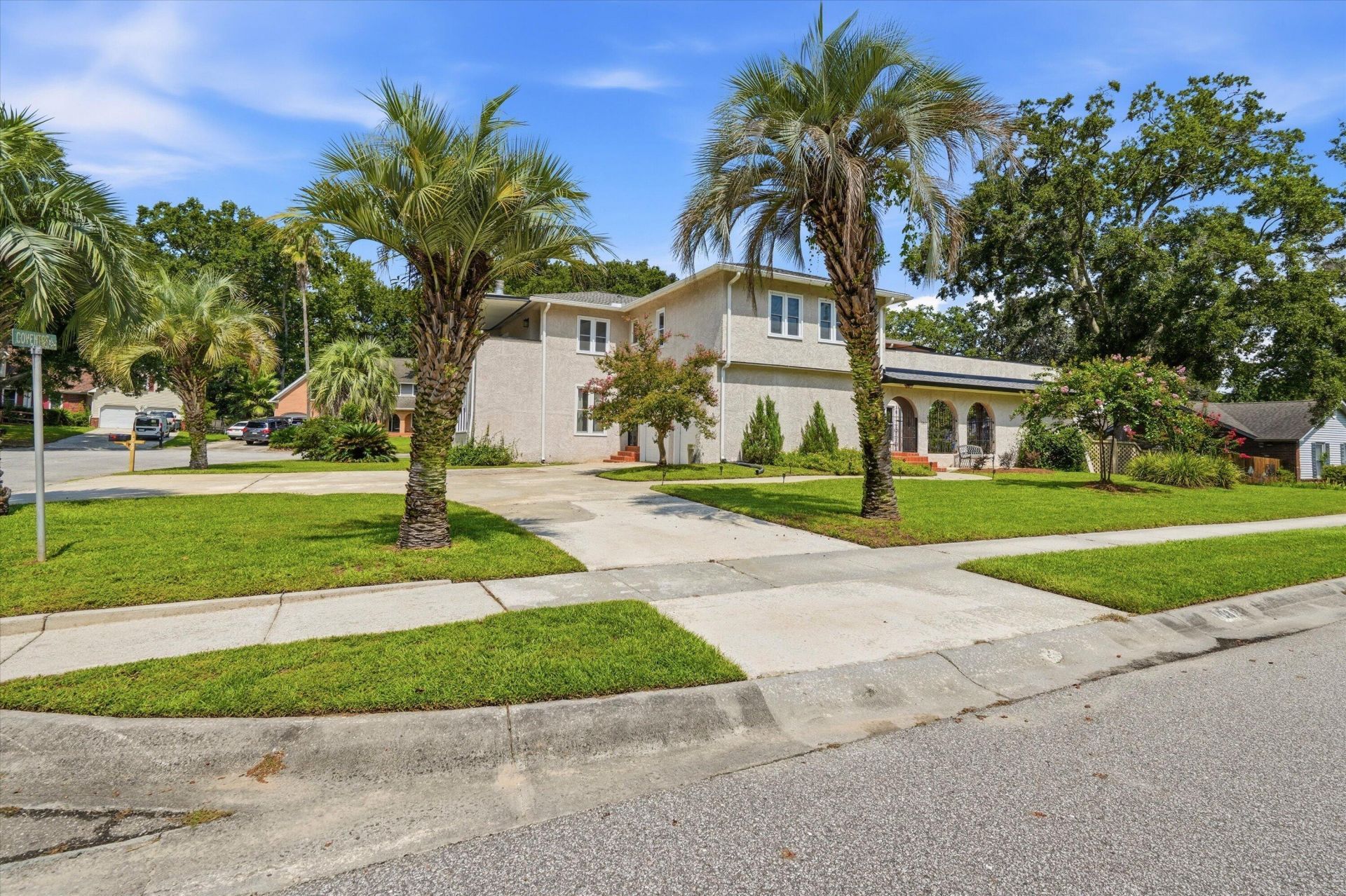 1082 Stonehenge Drive Photo 6
