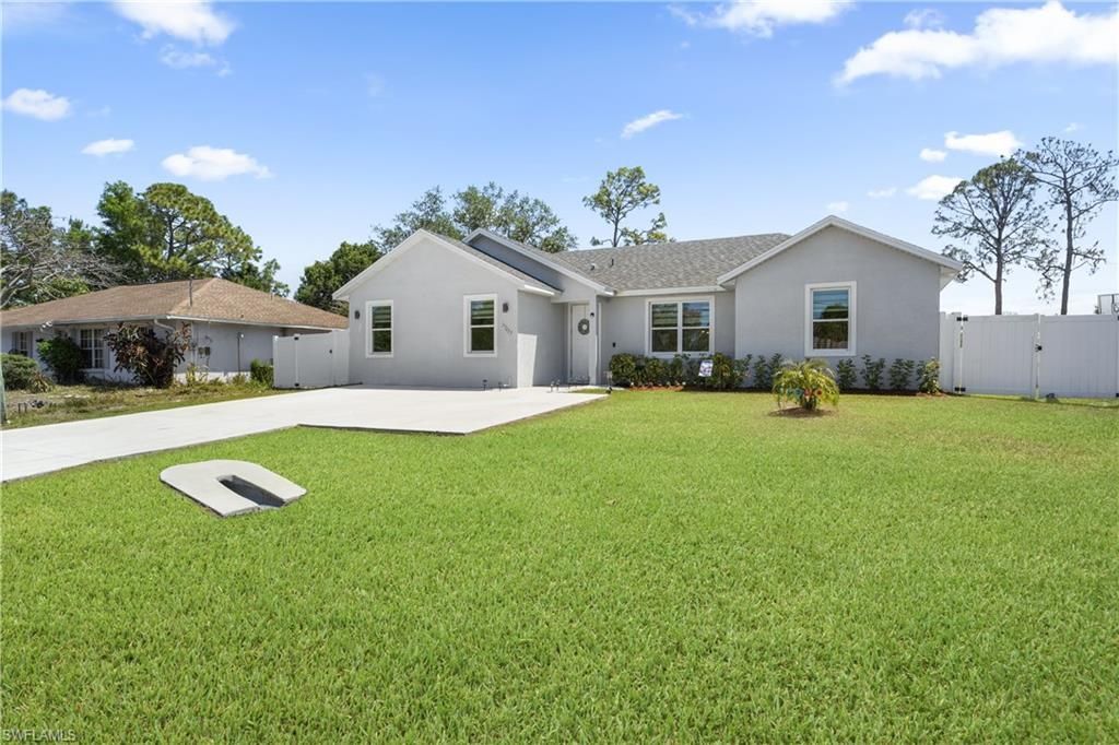 27257 Pinecrest Ln, Bonita Springs, FL 34135 Photo