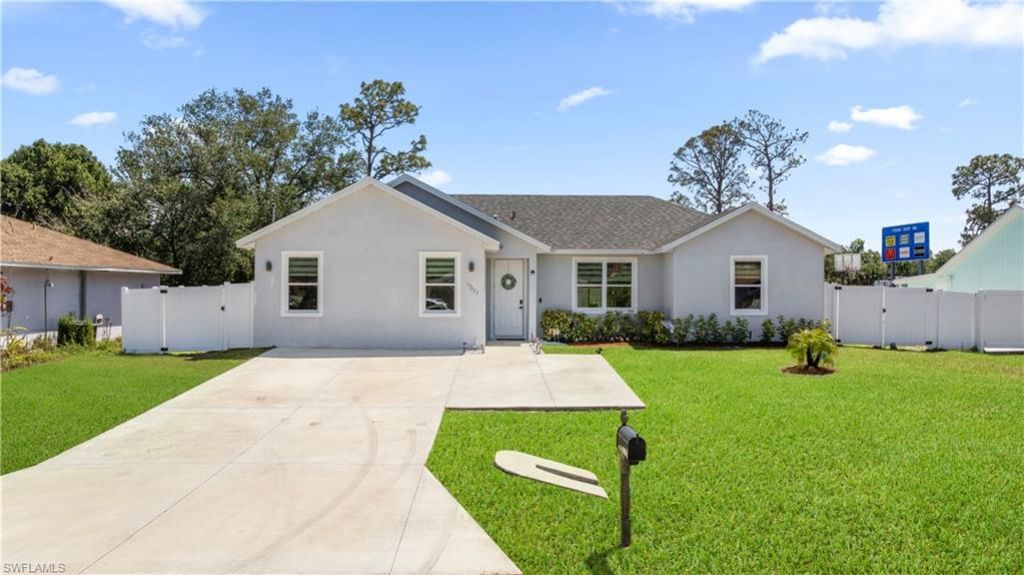 27257 Pinecrest Ln, Bonita Springs, FL 34135 Photo