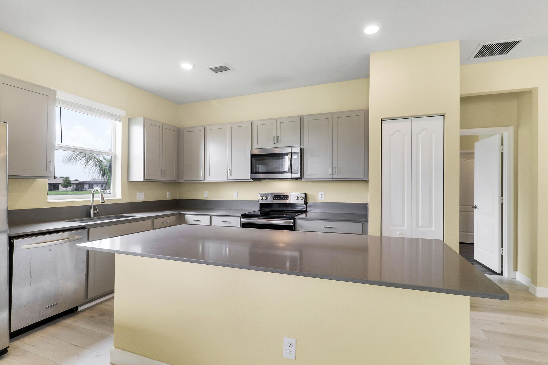 8292 NW Greenbank Circle, Port Saint Lucie, FL 34987 Photo