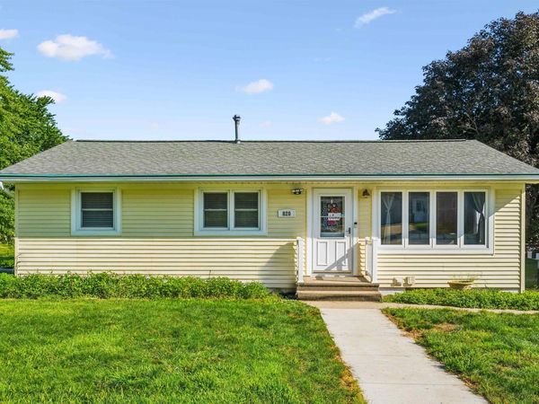 820 SW 5th Street, Cascade, IA 52033