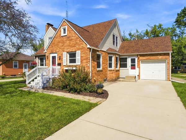 1207 Orchard Avenue, St. Joseph, MI 49085