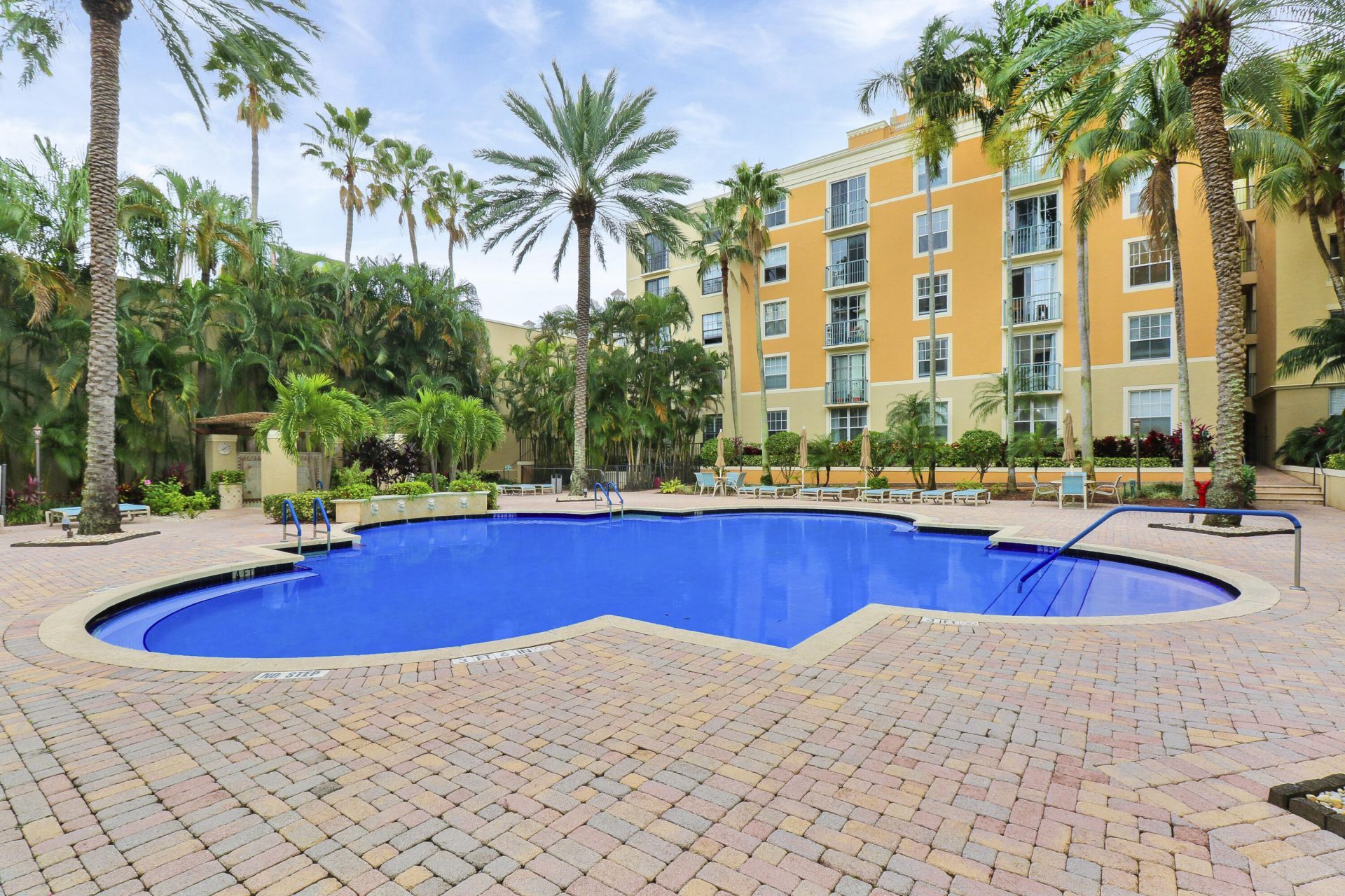 630 S Sapodilla Avenue S, Unit 411, West Palm Beach, FL 33401 Photo
