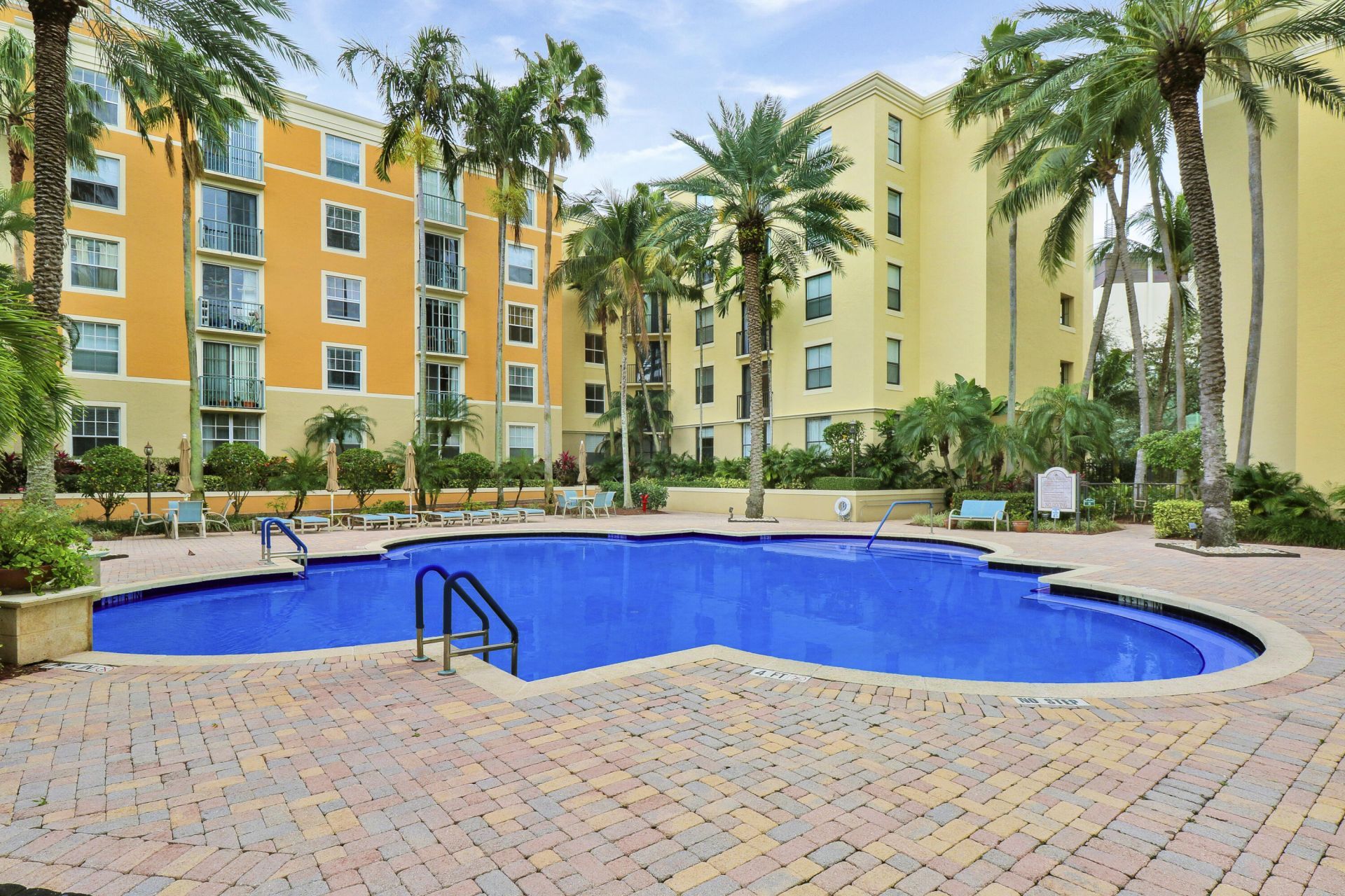 630 S Sapodilla Avenue S, Unit 411, West Palm Beach, FL 33401 Photo