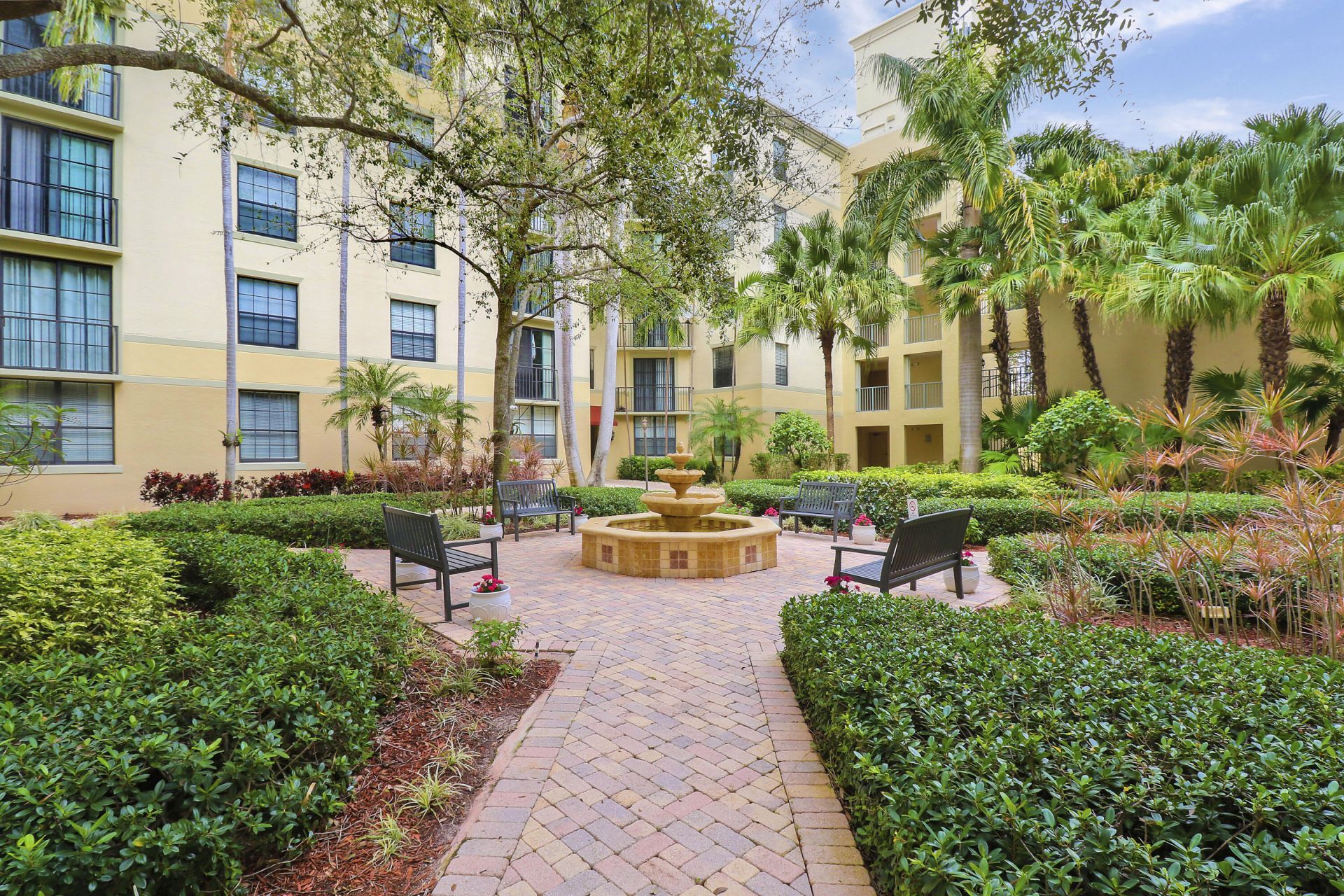 630 S Sapodilla Avenue S, Unit 411, West Palm Beach, FL 33401 Photo