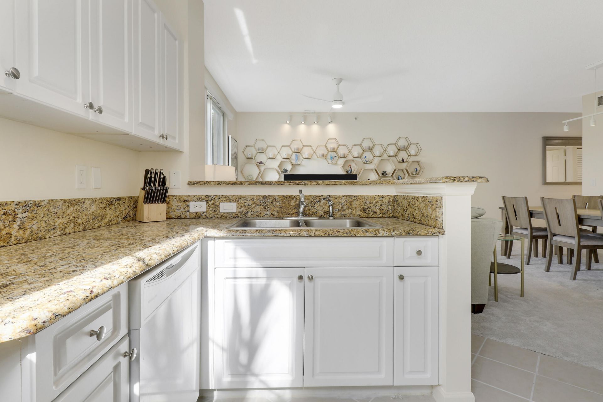 630 S Sapodilla Avenue S, Unit 411, West Palm Beach, FL 33401 Photo