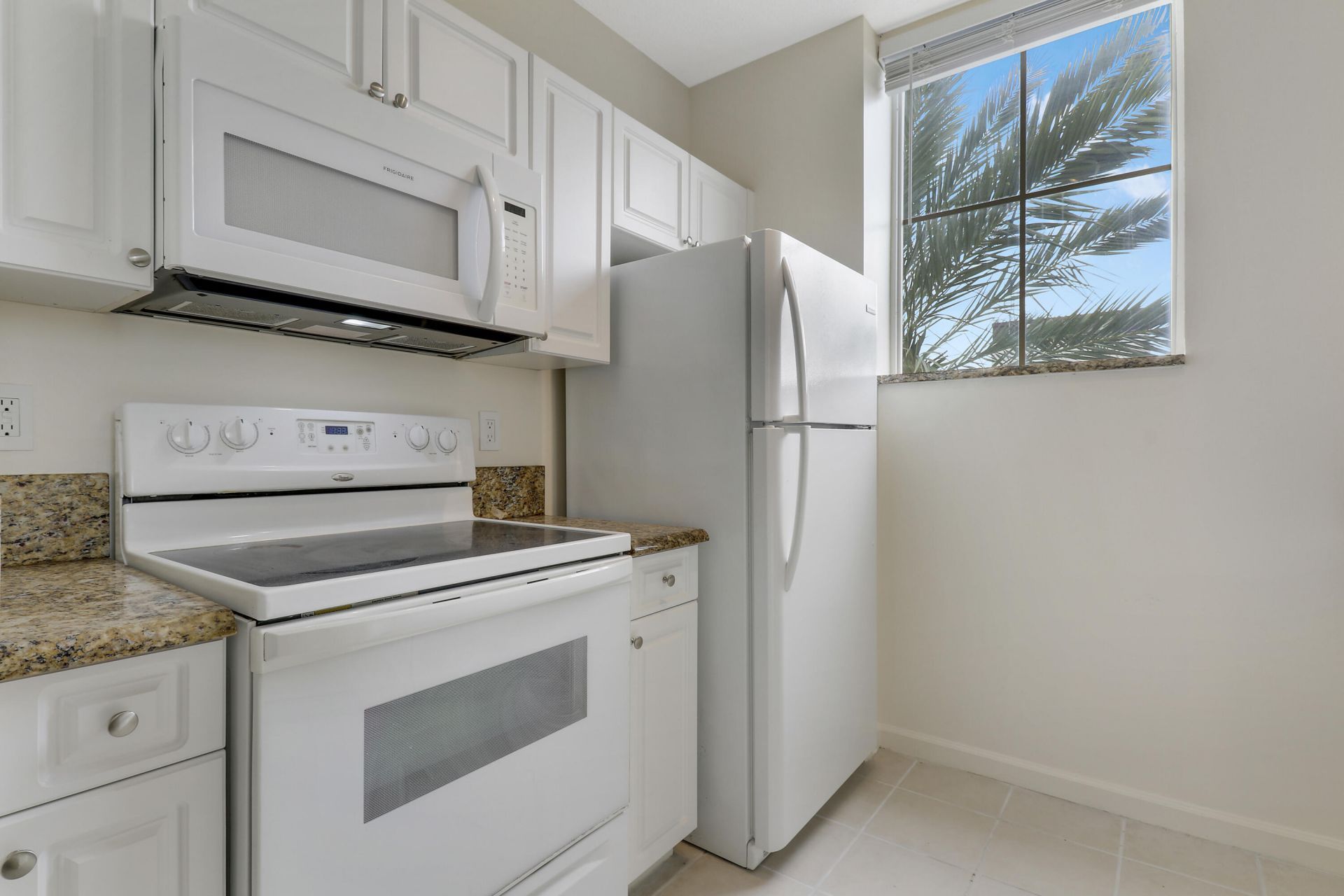630 S Sapodilla Avenue S, Unit 411, West Palm Beach, FL 33401 Photo