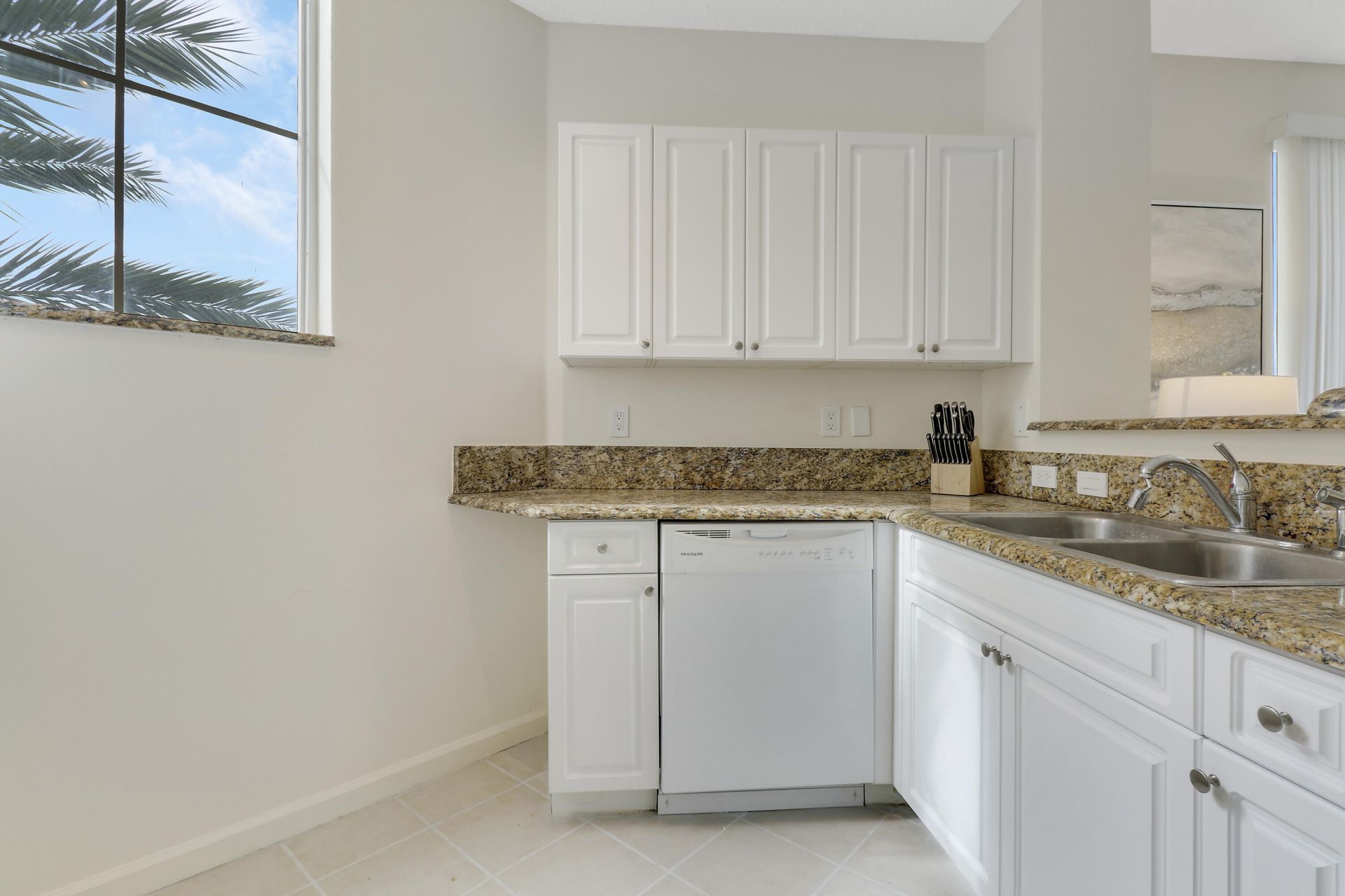 630 S Sapodilla Avenue S, Unit 411, West Palm Beach, FL 33401 Photo
