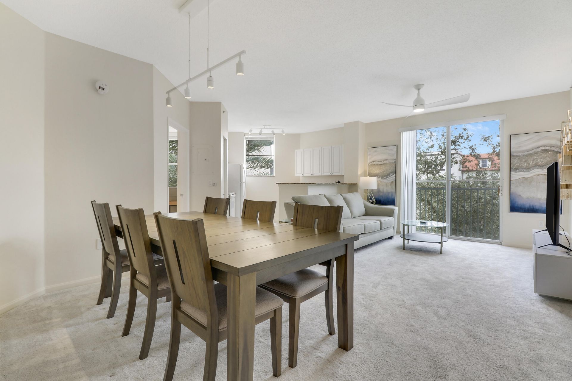 630 S Sapodilla Avenue S, Unit 411, West Palm Beach, FL 33401 Photo