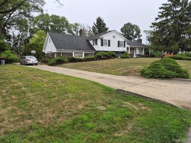 25102 Friar Lane , Southfield, Mi 48033