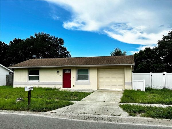 8225 PIN OAK AVENUE , PORT RICHEY, FL 34668