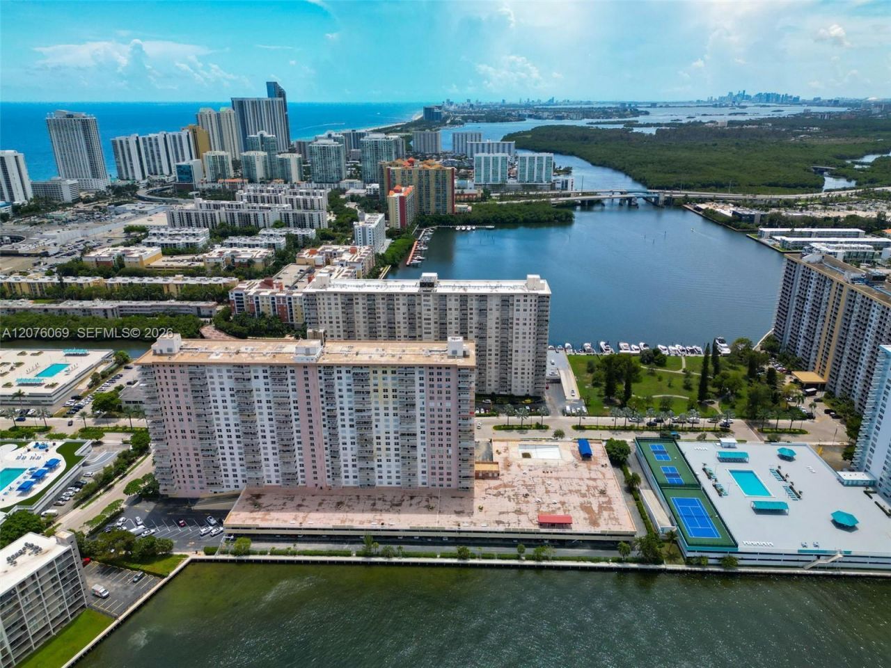 250 174th St, Unit 2304, Sunny Isles Beach, FL 33160 Photo