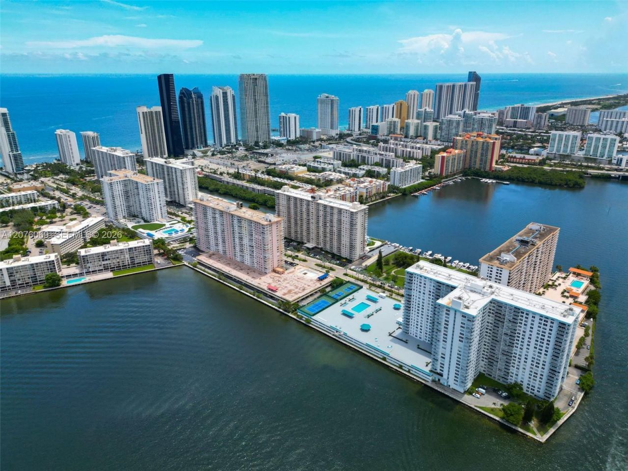 250 174th St, Unit 2304, Sunny Isles Beach, FL 33160 Photo