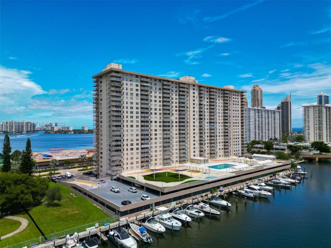 250 174th St, Unit 2304, Sunny Isles Beach, FL 33160 Photo