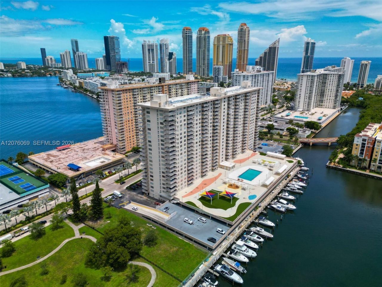 250 174th St, Unit 2304, Sunny Isles Beach, FL 33160 Photo