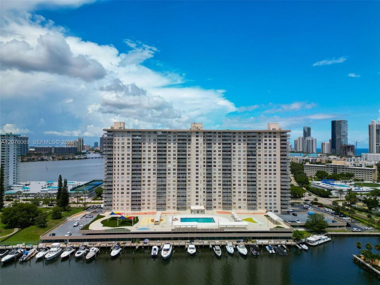 250 174th St, Unit 2304, Sunny Isles Beach, FL 33160 Photo
