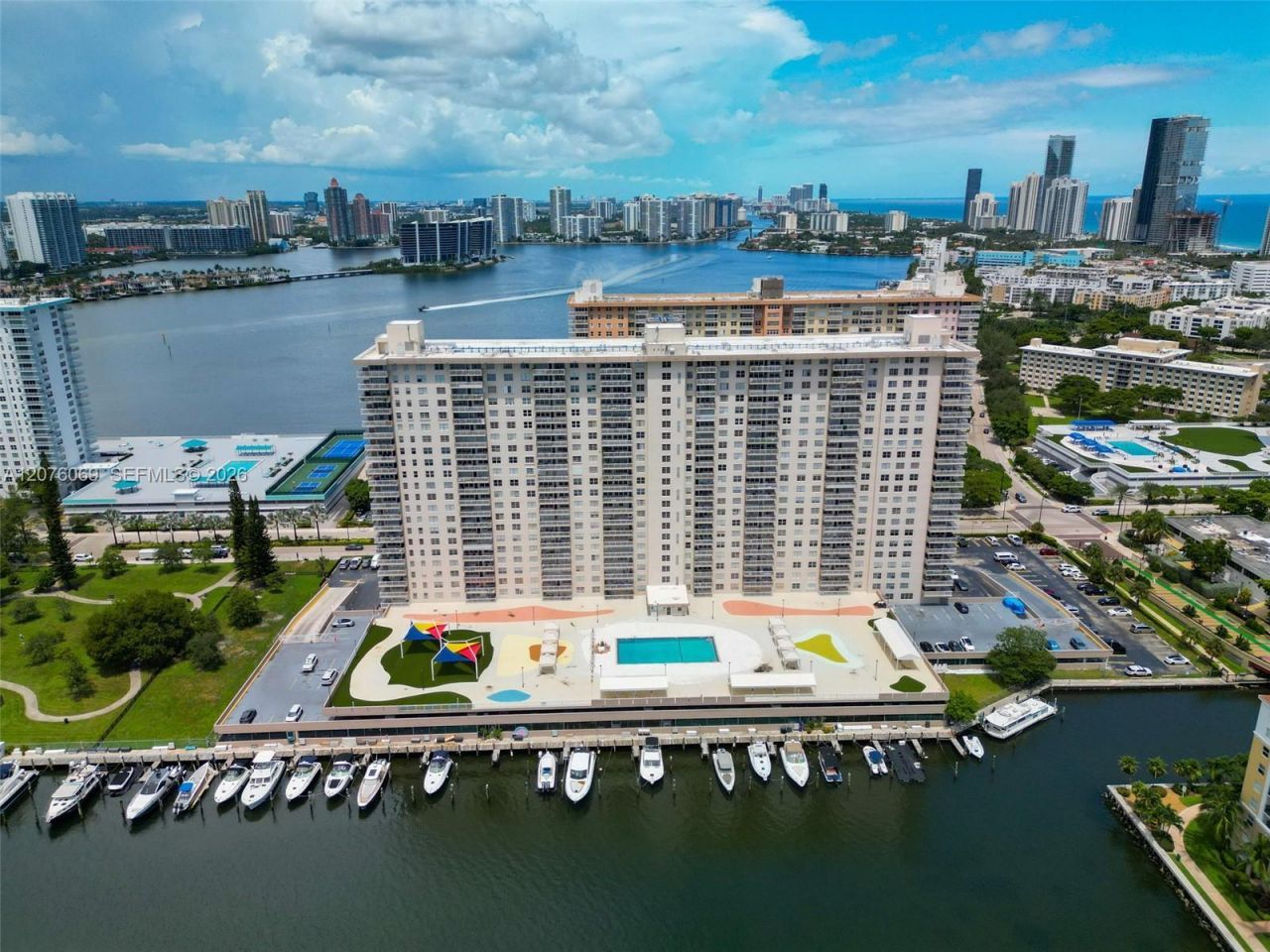250 174th St, Unit 2304, Sunny Isles Beach, FL 33160 Photo