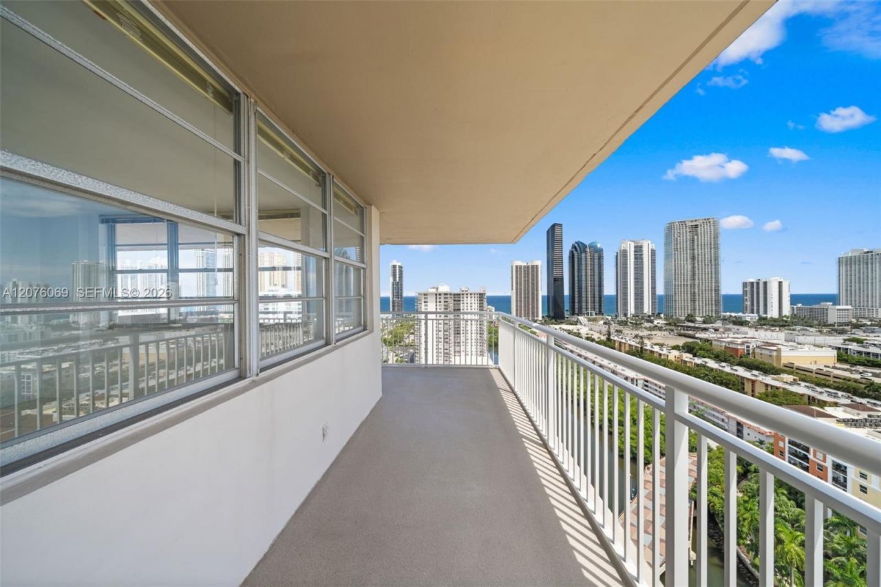 250 174th St, Unit 2304, Sunny Isles Beach, FL 33160 Photo