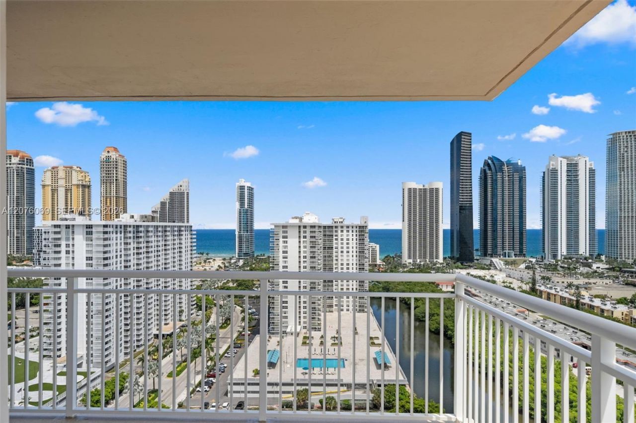 250 174th St, Unit 2304, Sunny Isles Beach, FL 33160 Photo