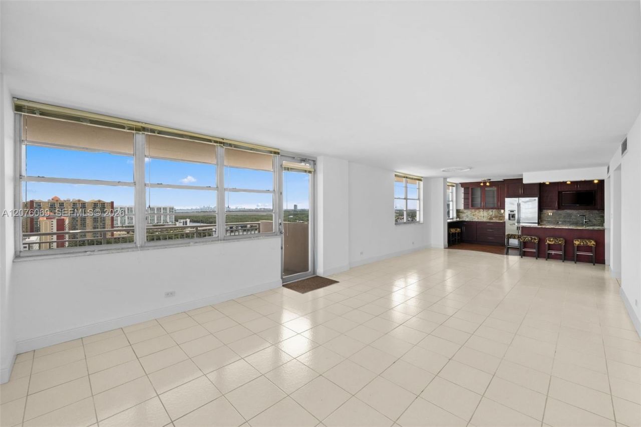 250 174th St, Unit 2304, Sunny Isles Beach, FL 33160 Photo