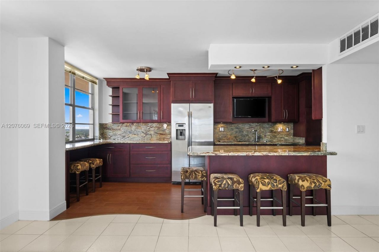250 174th St, Unit 2304, Sunny Isles Beach, FL 33160 Photo