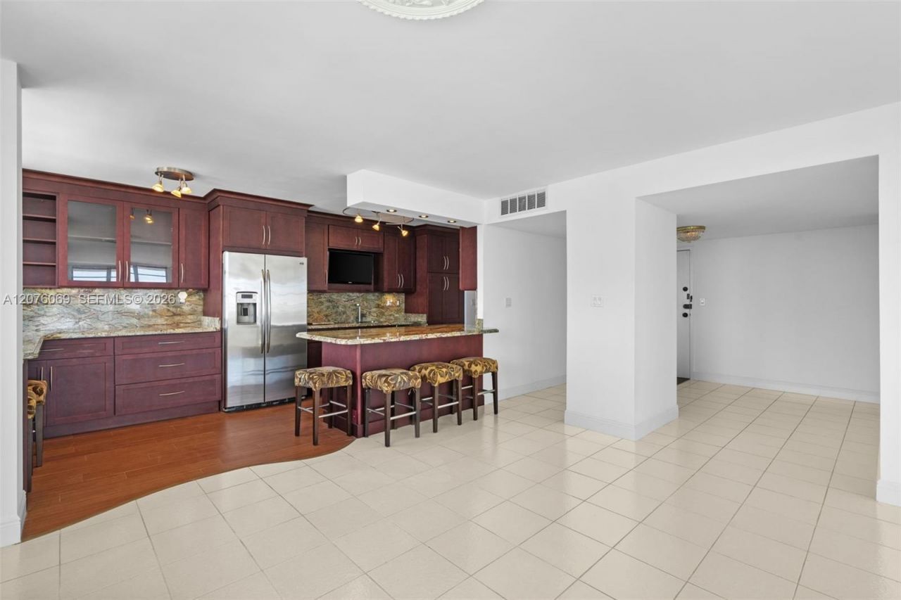 250 174th St, Unit 2304, Sunny Isles Beach, FL 33160 Photo