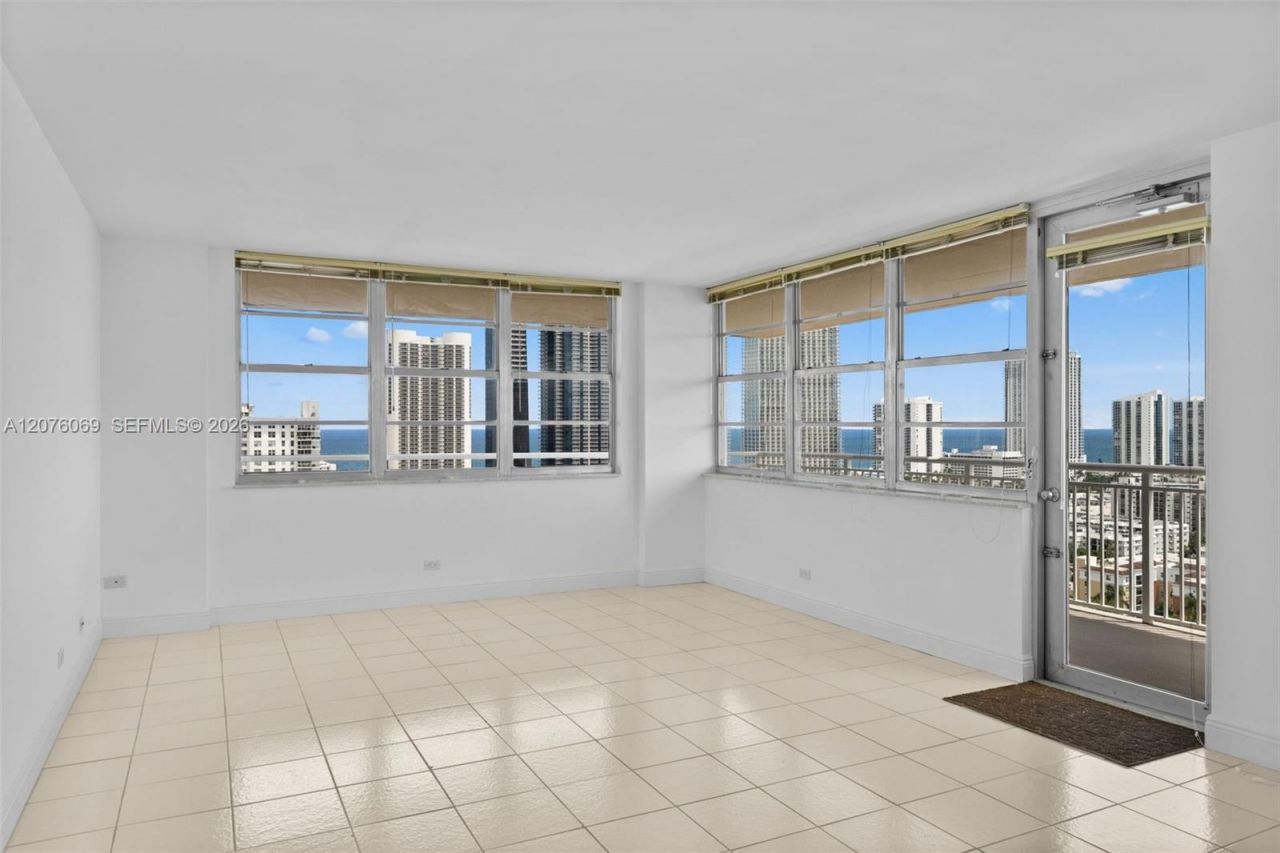 250 174th St, Unit 2304, Sunny Isles Beach, FL 33160 Photo