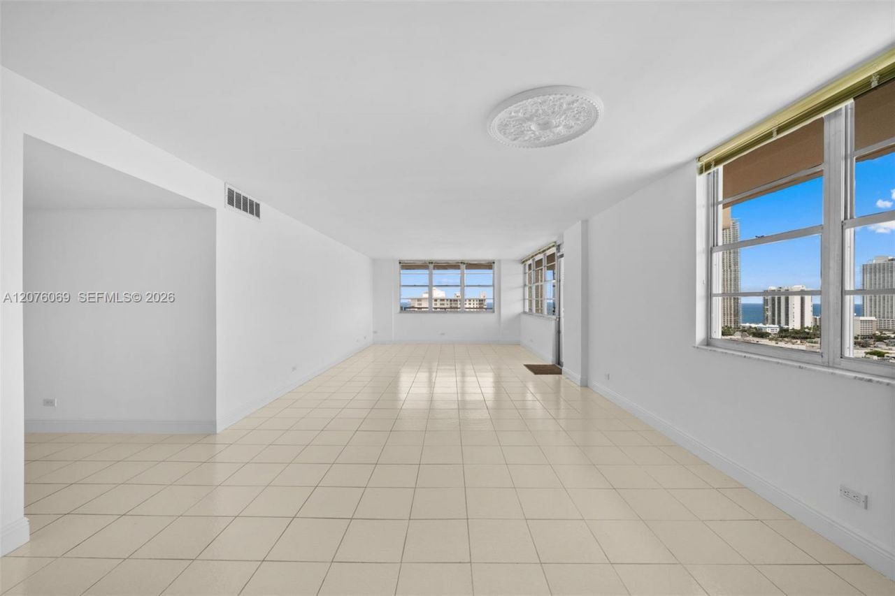 250 174th St, Unit 2304, Sunny Isles Beach, FL 33160 Photo