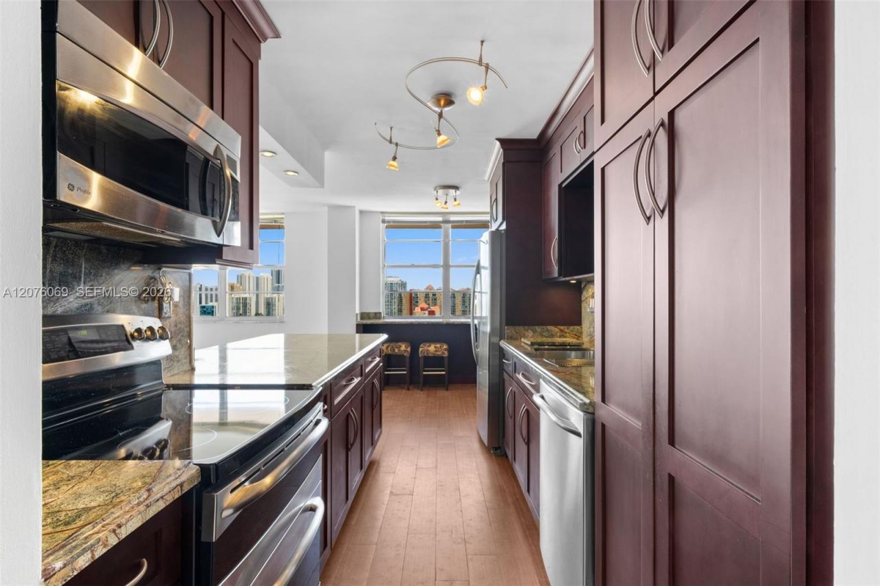 250 174th St, Unit 2304, Sunny Isles Beach, FL 33160 Photo