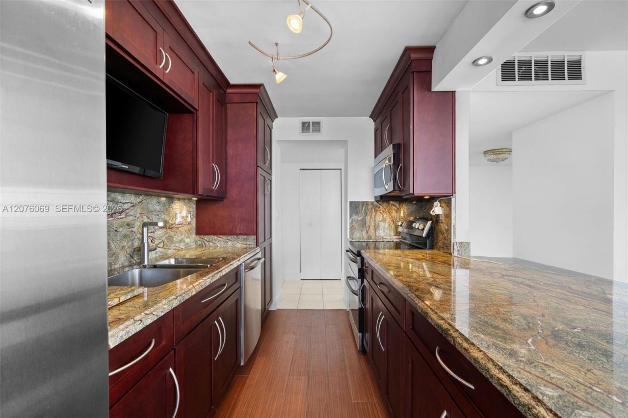 250 174th St, Unit 2304, Sunny Isles Beach, FL 33160 Photo