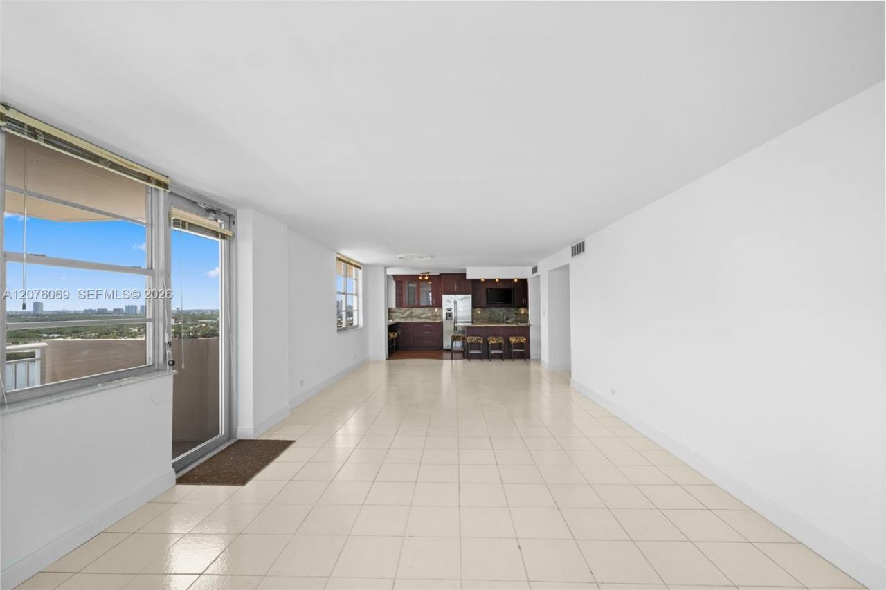 250 174th St, Unit 2304, Sunny Isles Beach, FL 33160 Photo