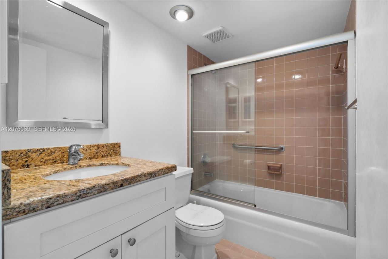 250 174th St, Unit 2304, Sunny Isles Beach, FL 33160 Photo