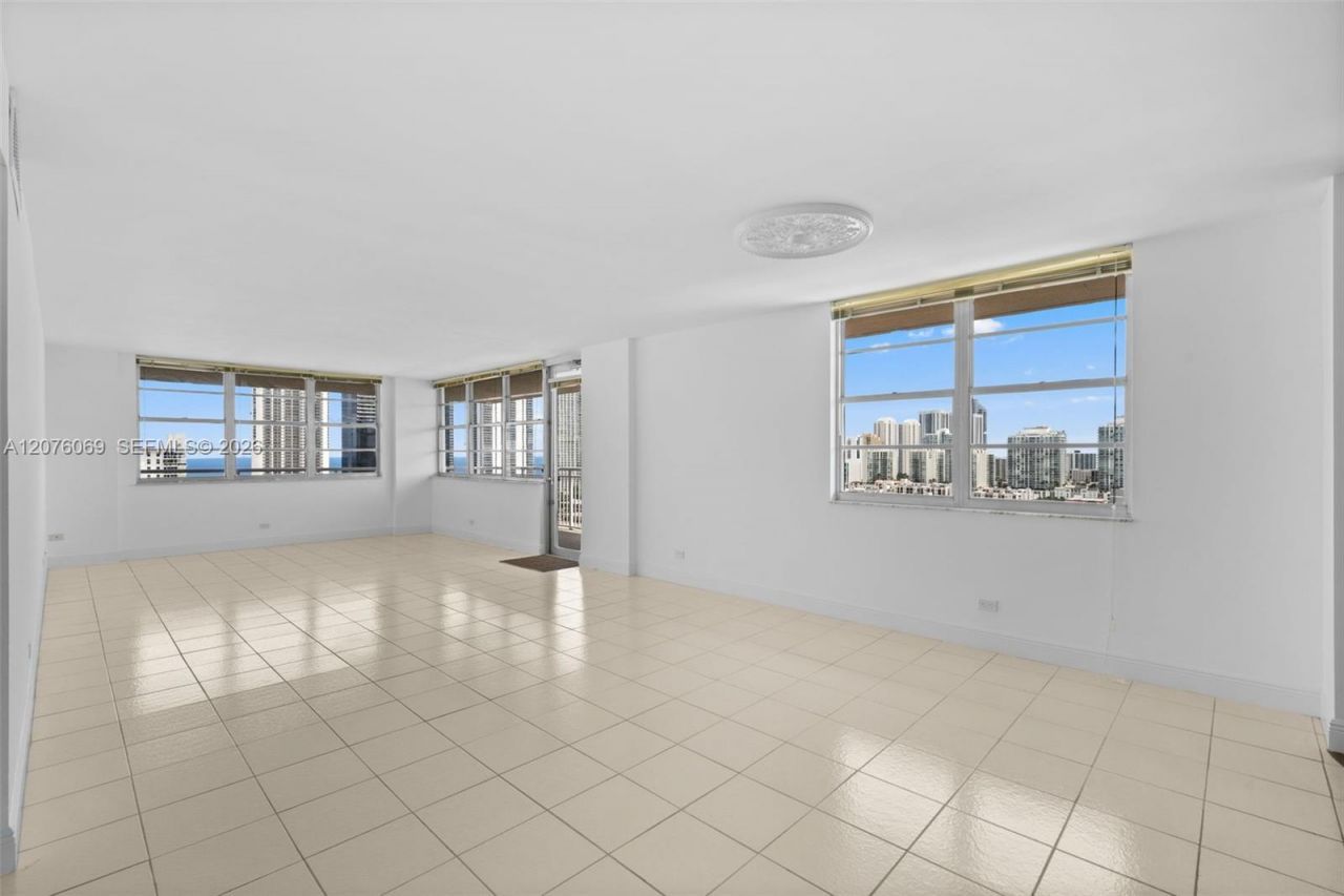 250 174th St, Unit 2304, Sunny Isles Beach, FL 33160 Photo