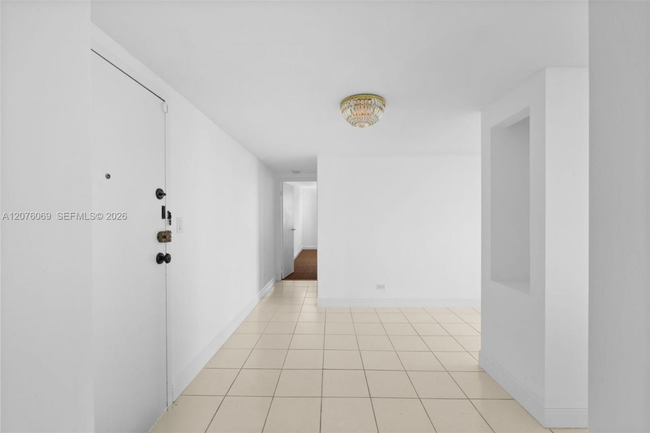 250 174th St, Unit 2304, Sunny Isles Beach, FL 33160 Photo