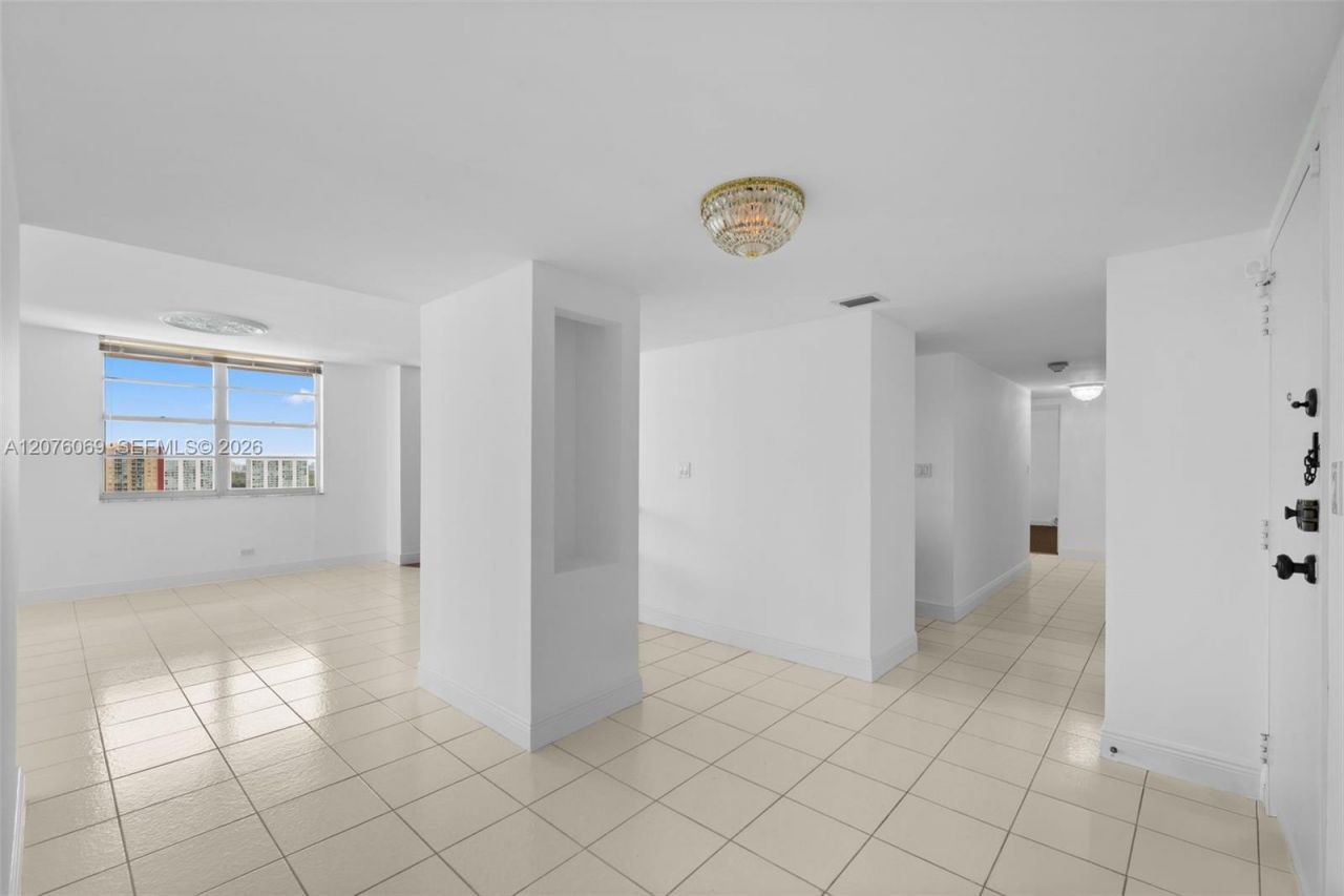 250 174th St, Unit 2304, Sunny Isles Beach, FL 33160 Photo